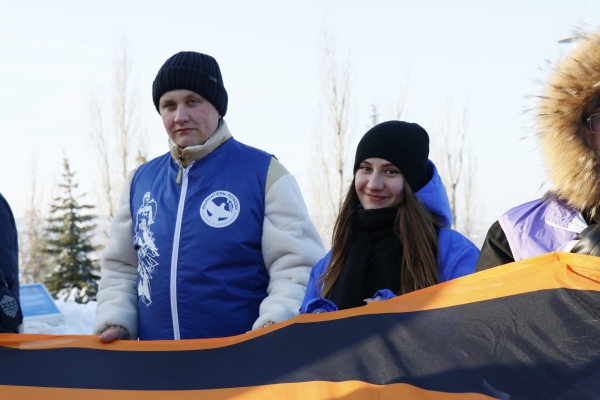 Волонтёры Победы растянули 60-метровую Георгиевскую ленту